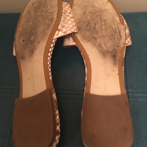 Zara slides - Picture 4 of 5